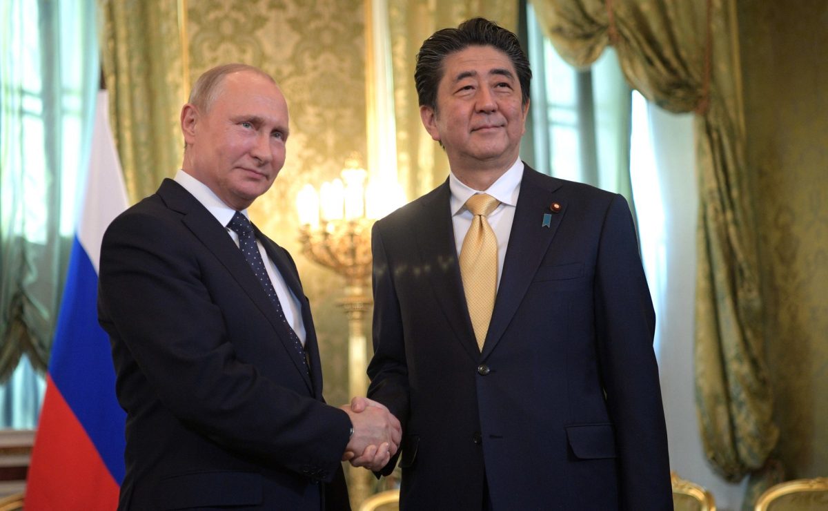 Абэ считает, что суверенитет Японии распространяется на южную часть Курил