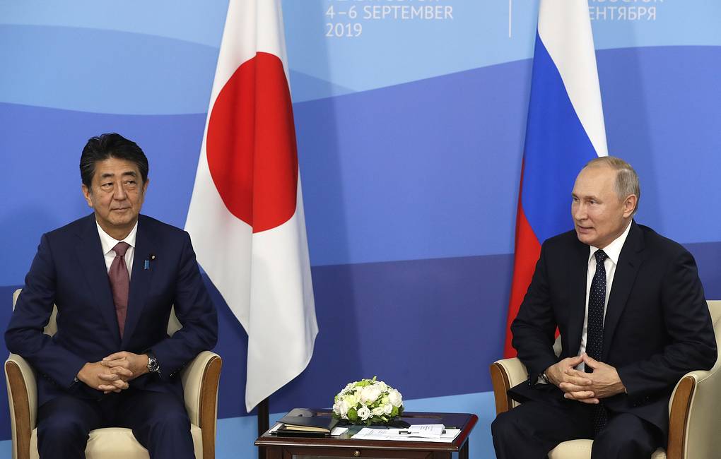 Премьер Японии заявил, что не считает проблемным курс Абэ на сближение с Россией