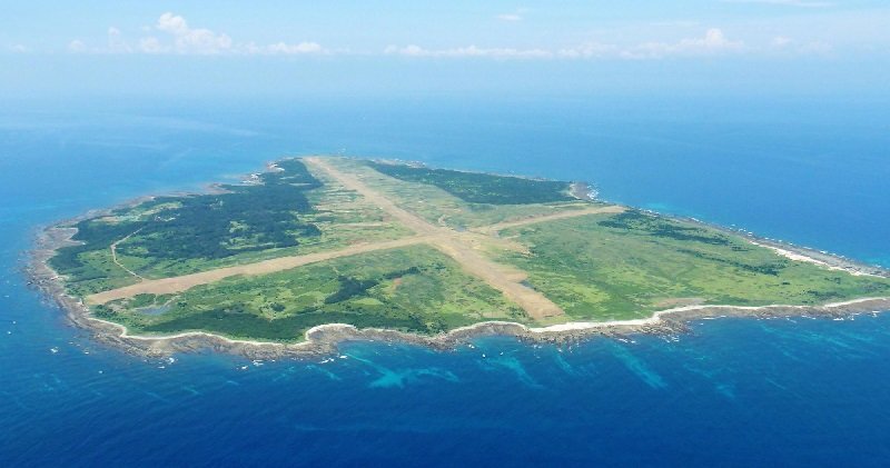 Kyodo: на необитаемом острове в Японии начали строить базу для палубной авиации США