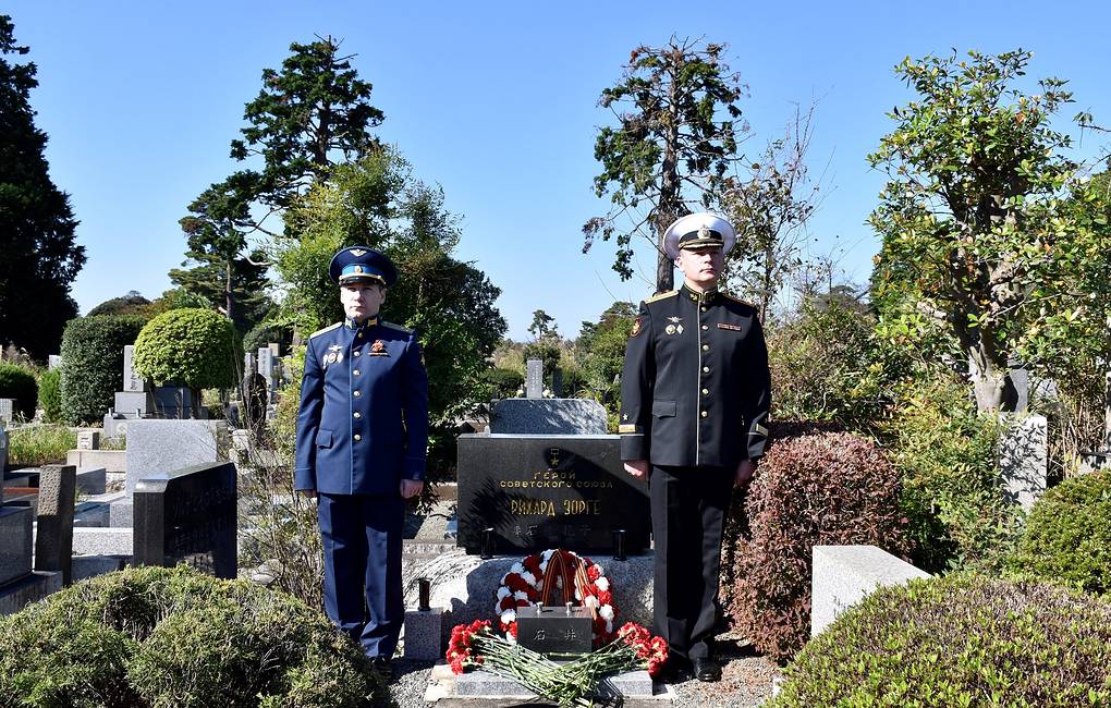 Посольство России в Токио получило права на могилу разведчика Зорге