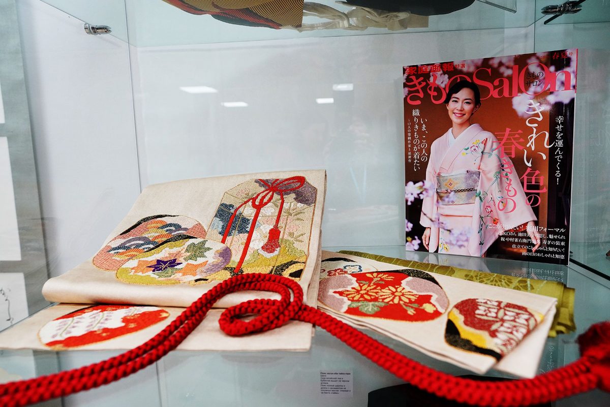 Красота по-японски: выставка традиционных поясов кимоно открылась во ВГУЭС