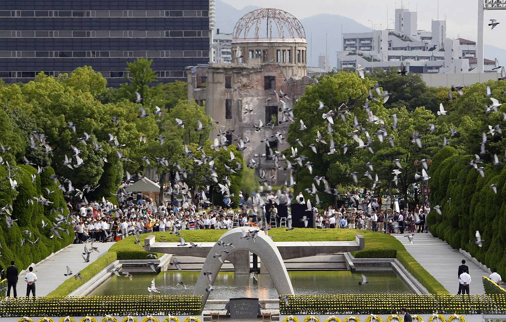 В Нагасаки подожгли бумажных «журавликов мира»