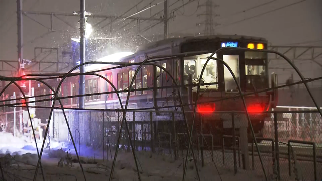 Железнодорожная компания в Японии выяснит, почему поезда оказались заблокированы при снегопаде