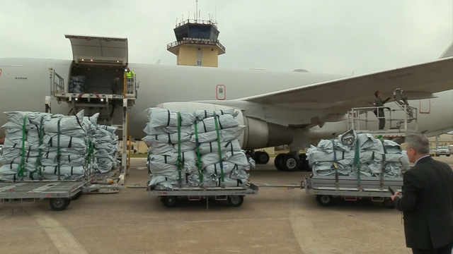 Самолеты Сил самообороны Японии доставляют гуманитарные грузы в Турцию