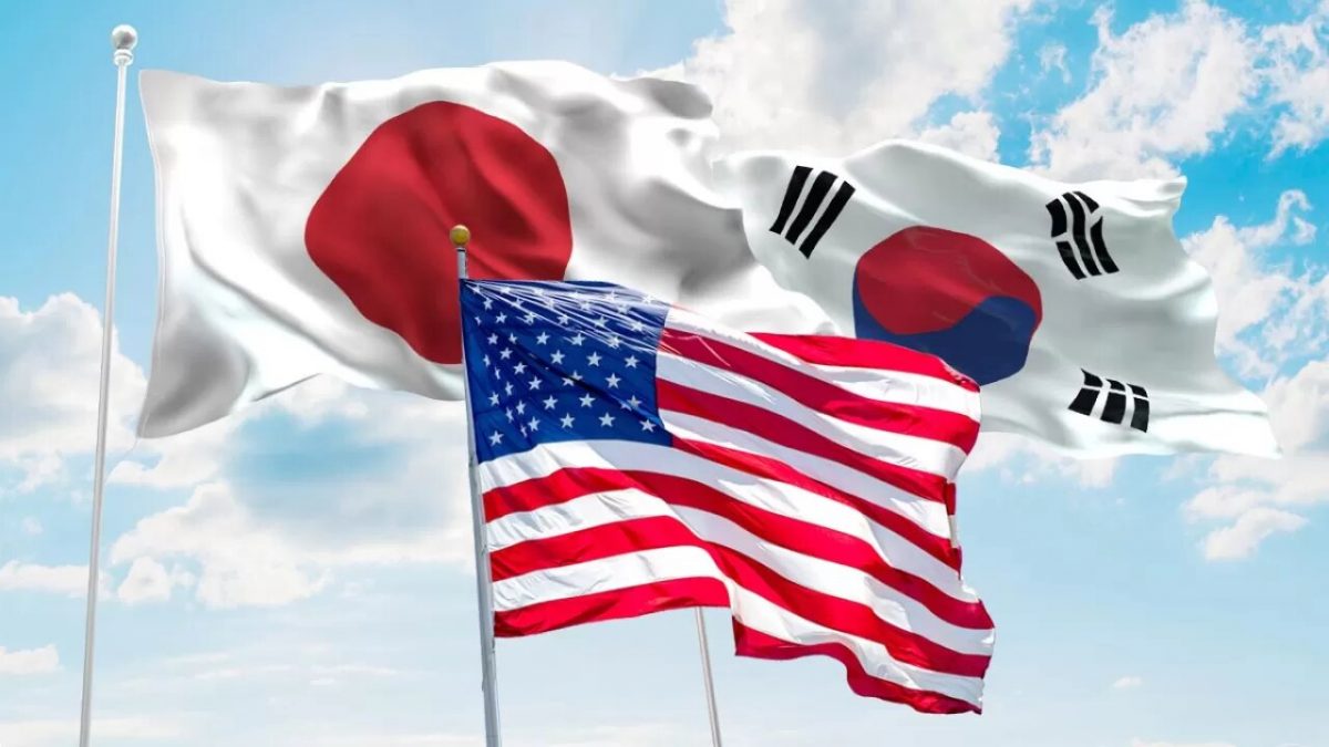 Эксперт назвал маловероятным создание трехстороннего союза Южной Кореи, США и Японии