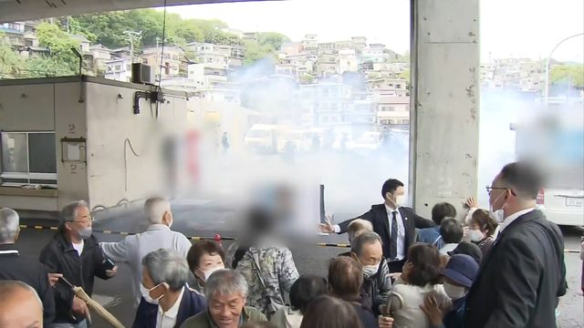 Полиция изучает взрывное устройство, предположительно брошенное в сторону премьер-министра Кисида