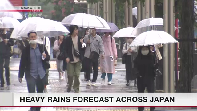 Синоптики предупреждают о сильных ливнях в восточной и западной Японии