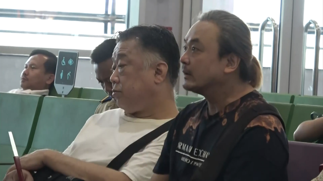 Двое подозреваемых в мошенничестве японцев доставлены из Камбоджи в Японию