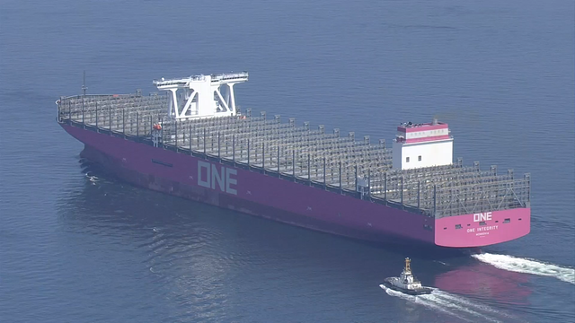 Один из крупнейших японских контейнеровозов вышел на линию