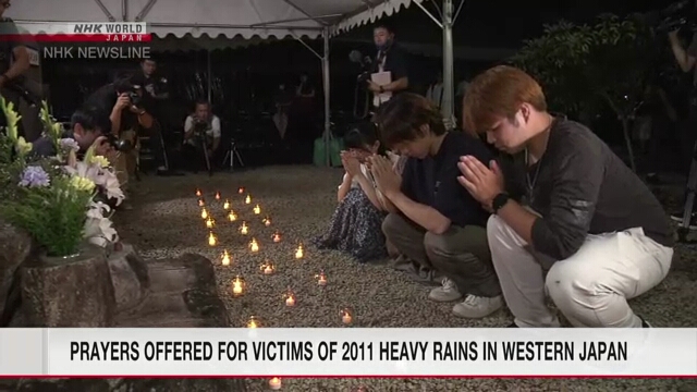 В Японии почтили память жертв ливней 2011 года в западной части страны