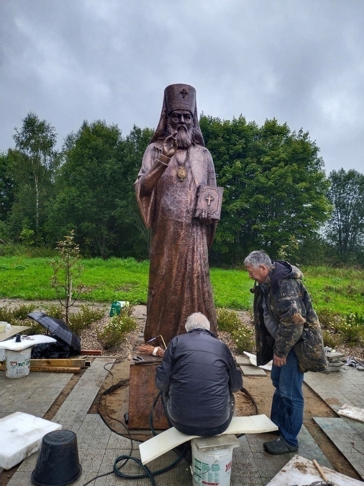 В Оленинском муниципальном округе установили памятник первому архиепископу Токийскому
