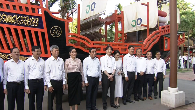 Японский наследный принц и принцесса Акисино посетили город во Вьетнаме, внесенный в список Всемирного наследия ЮНЕСКО