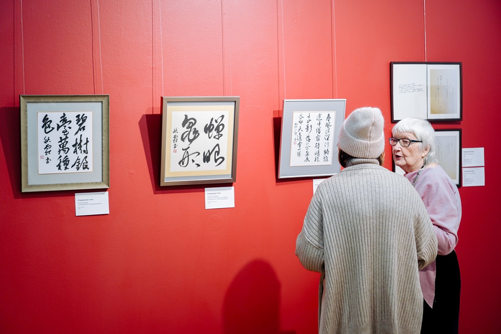 В «Манеже» открылась выставка «Зимние мотивы в живописи суми-э и в поэзии хайкай»