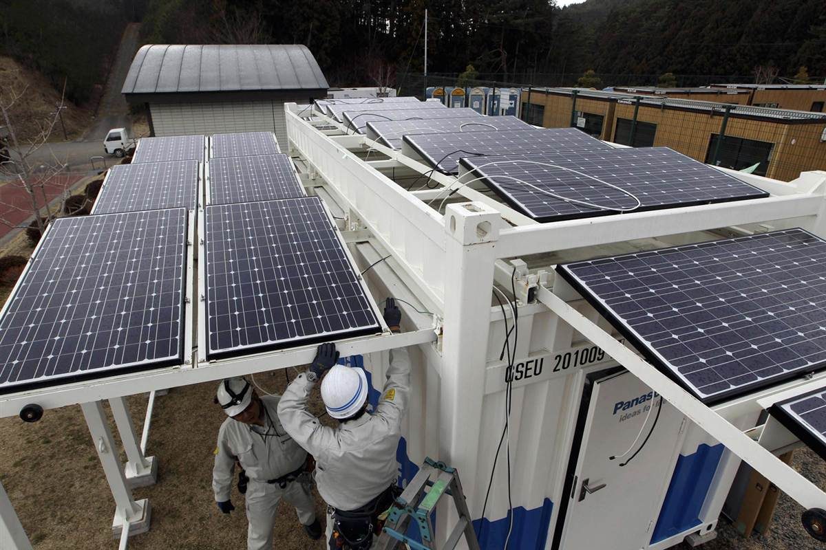 Японский город устанавливает панели с солнечными батареями на случай стихийного бедствия