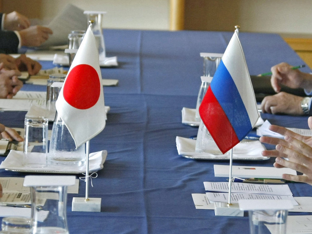 В Токио назвали несправедливыми обвинения в подрыве условий для переговоров с Россией