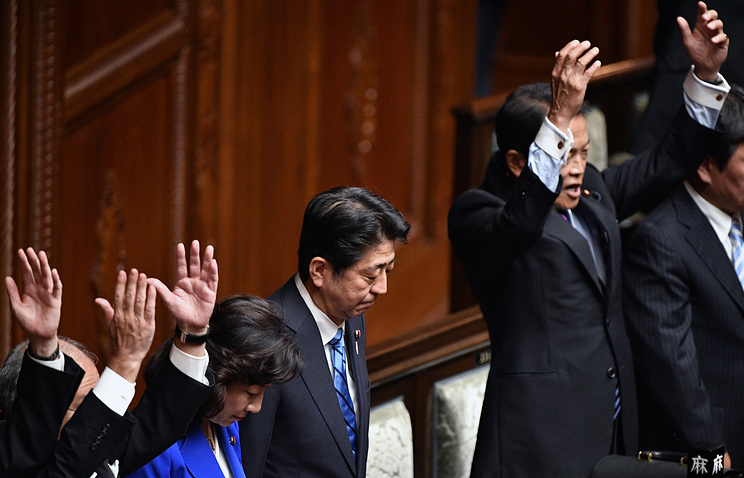 Ключевая нижняя палата парламента Японии прекратила свои полномочия