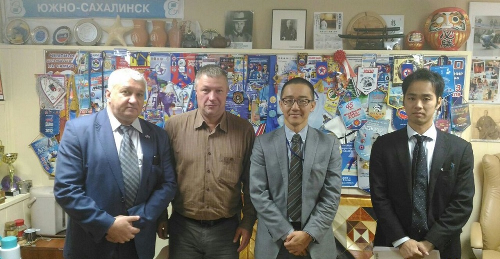 Представители генконсульства Японии в Южно-Сахалинске посетили школу самбо и дзюдо