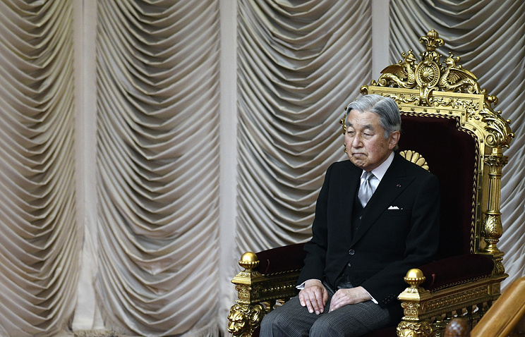 Свыше 80 тыс. человек пришли поздравить императора Японии с юбилеем