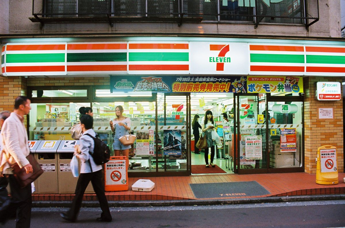 Круглосуточные магазины в Японии отметили снижение уровня продаж