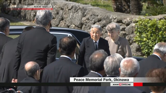 Император Японии и его супруга почтили память погибших в годы Второй мировой войны на Окинаве