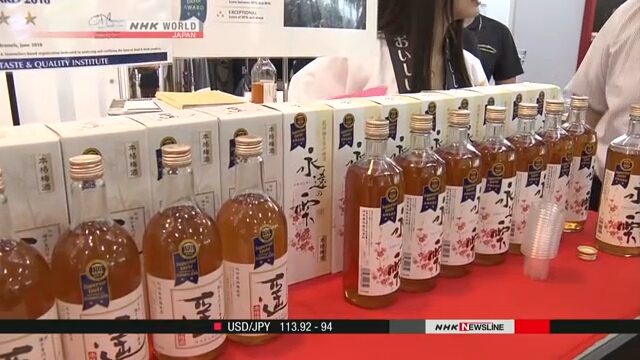 Японские компании рекламируют сакэ в Гонконге