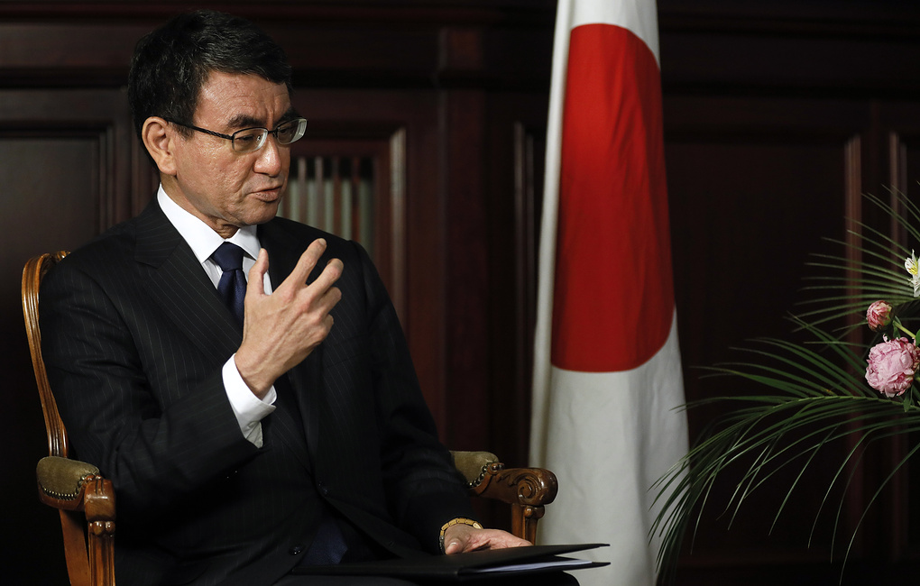 Премьер Японии поддержал кандидатуру Таро Коно в качестве своего преемника