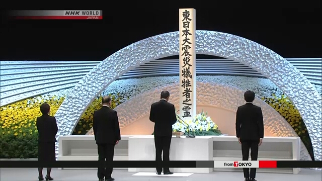 По всей Японии прошли церемонии в ознаменование годовщины со дня бедствия 2011 года