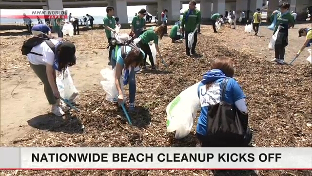 В Японии началась кампания по очистке пляжей