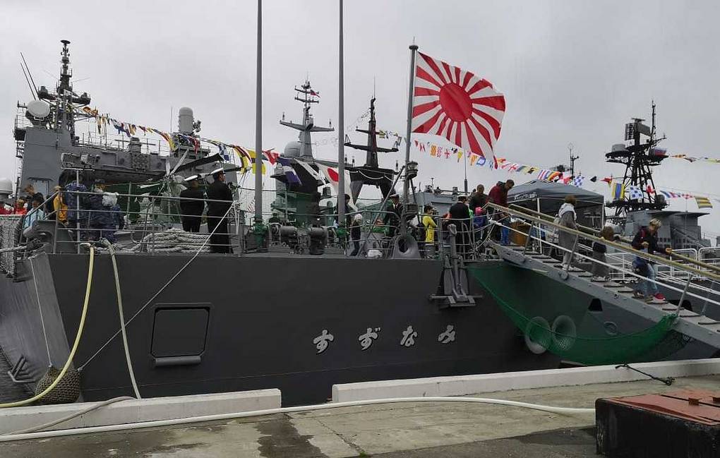 Японский эсминец «Судзунами» во Владивостоке посетили более 2 тыс. человек