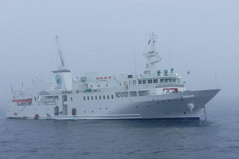 Япония проведет около 10 поминальных служб на морской границе между Хоккайдо и Курилами