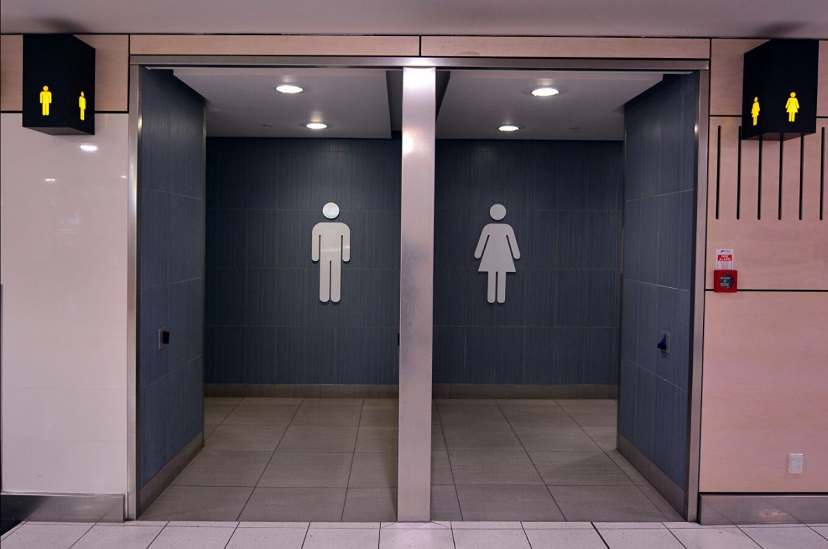 В Японии чиновник выиграл суд после запрета ходить в женский туалет