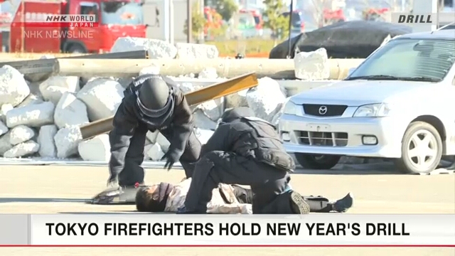 Токийские пожарные провели традиционные тренировки по случаю Нового года