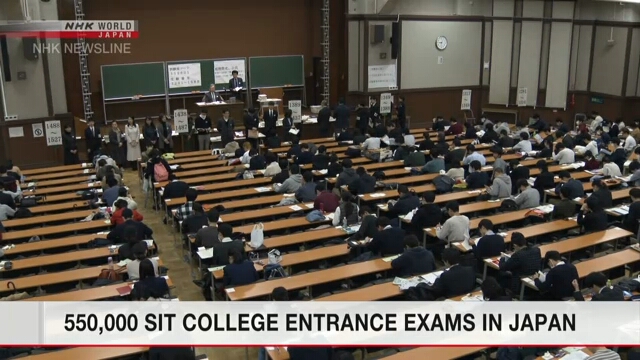 По всей Японии проходят вступительные экзамены в университеты и колледжи