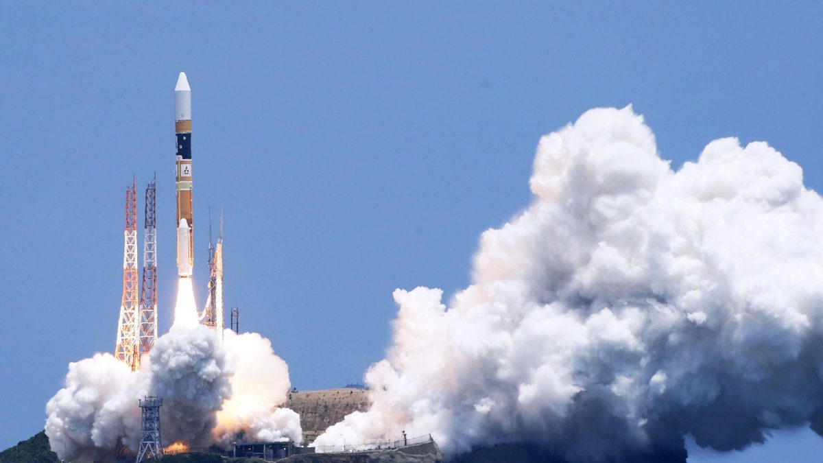 Япония провела запуск нового разведывательного спутника