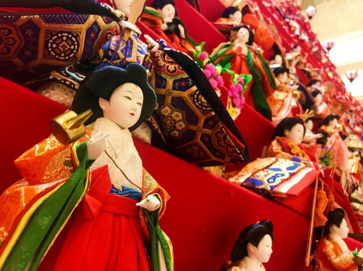 В префектуре Сайтама выставили на обозрение почти две тысячи кукол хина