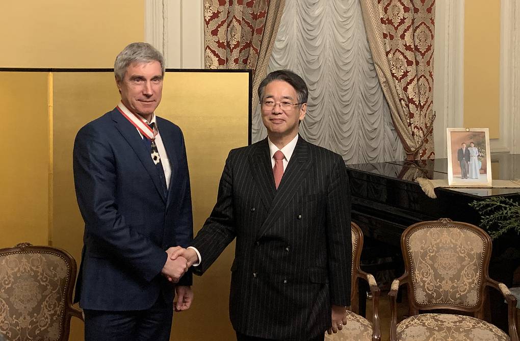 Посол Японии вручил орден Восходящего солнца Сергею Крикалеву