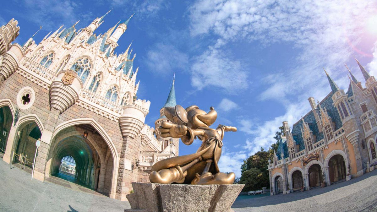 Парки развлечений Tokyo Disneyland и Tokyo DisneySea перенесли возобновление работы на начало апреля