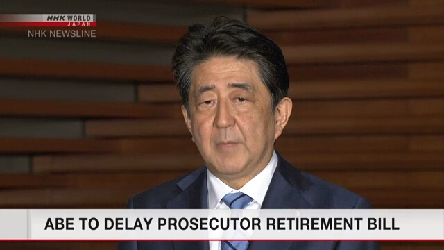 Абэ Синдзо отсрочит вступление в силу законопроекта о повышении пенсионного возраста прокуроров