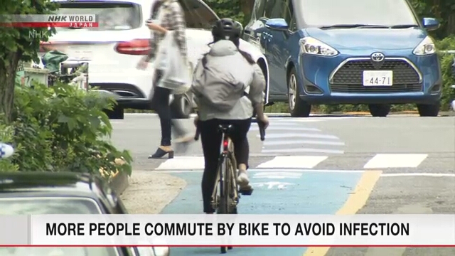 В Токио и других городах растет число людей, отправляющихся на работу на велосипедах