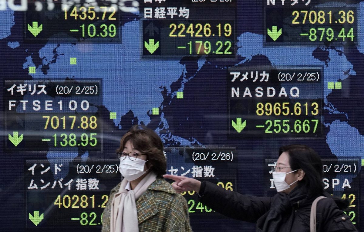 Индексы биржи в Токио рухнули на 2% на фоне сообщений об уходе премьера Японии в отставку