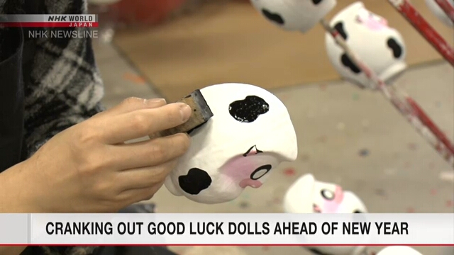 В городе Такасаки в самом разгаре выпуск кукол дарума