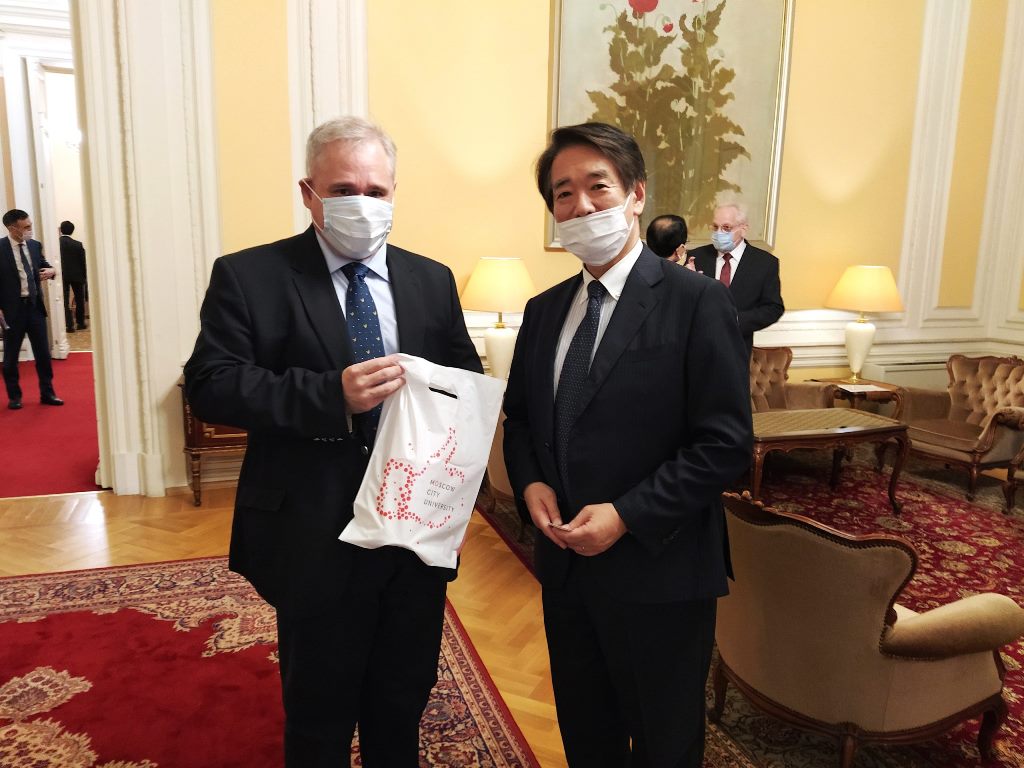 Званый ужин в резиденции чрезвычайного и полномочного посла Японии в России