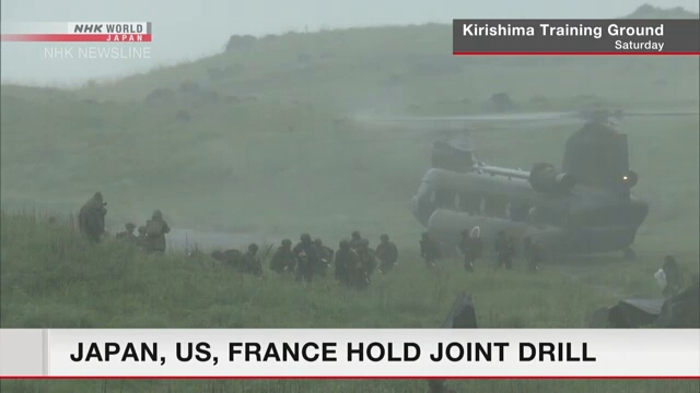 Япония провела совместные военные учения с США и Францией
