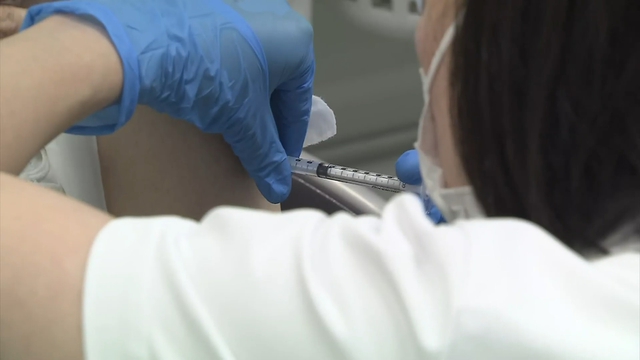 Крупный центр вакцинации в Токио сдвигает график подачи заявок на более ранний срок