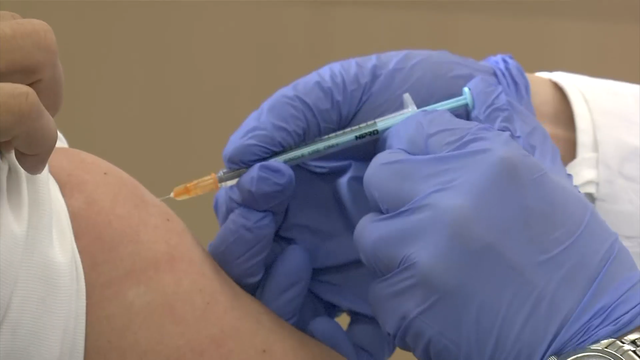 Первую прививку от COVID-19 получили 17% населения Японии