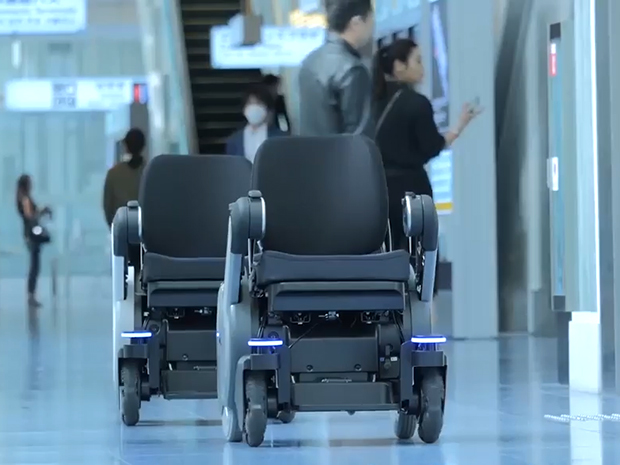 В аэропорту Ханэда пассажирам предложат самоходные кресла