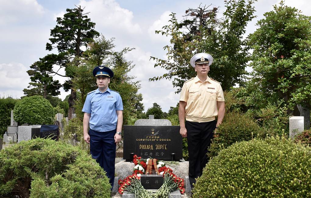 Российские дипломаты в Токио в годовщину начала войны почтили память разведчика Зорге