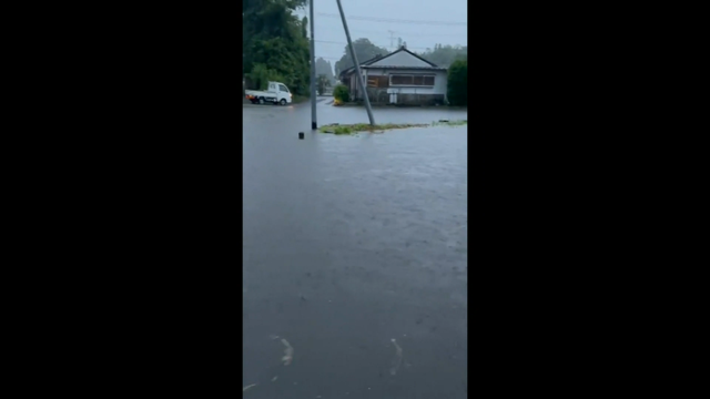 Из пострадавшего от сильных дождей региона Кюсю поступают сообщения об ущербе