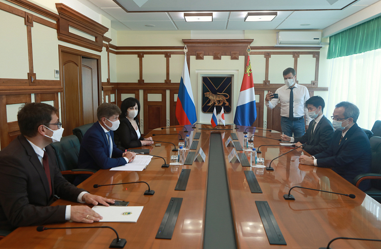 Итоги реализации экономических и культурных проектов в Приморье обсудили глава региона и генеральный консул Японии во Владивостоке