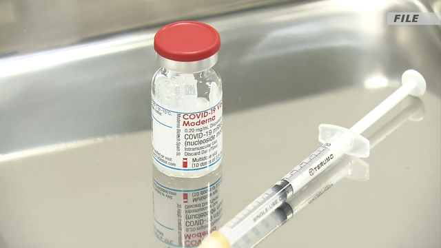 Два человека умерли после получения доз из приостановленных партий вакцины Moderna